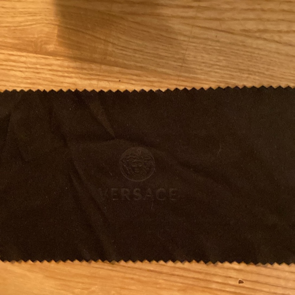 VERSACE HARD GLASSES CASE - Picture 4 of 6